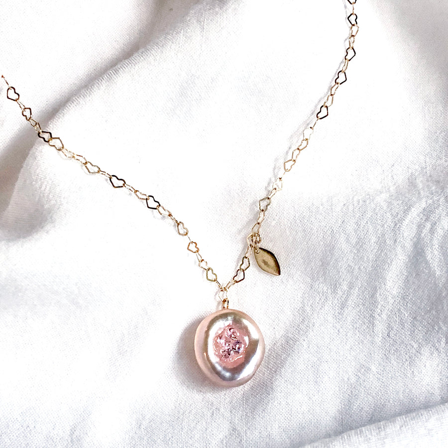18K - Heart chain camellia Necklace - Pink